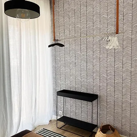 The L - City Living With Rooftop Terrace Apartment *
